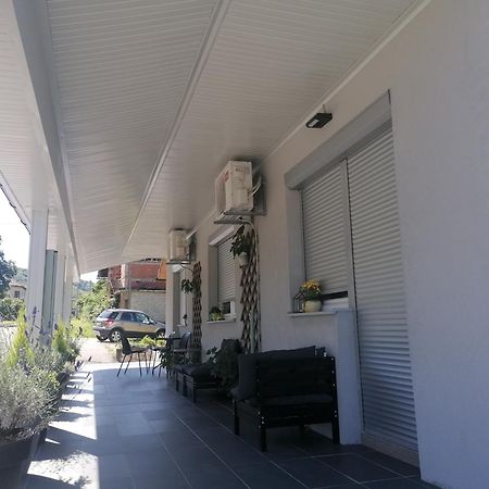 Guest House Mylan Licko Petrovo Selo Exterior foto