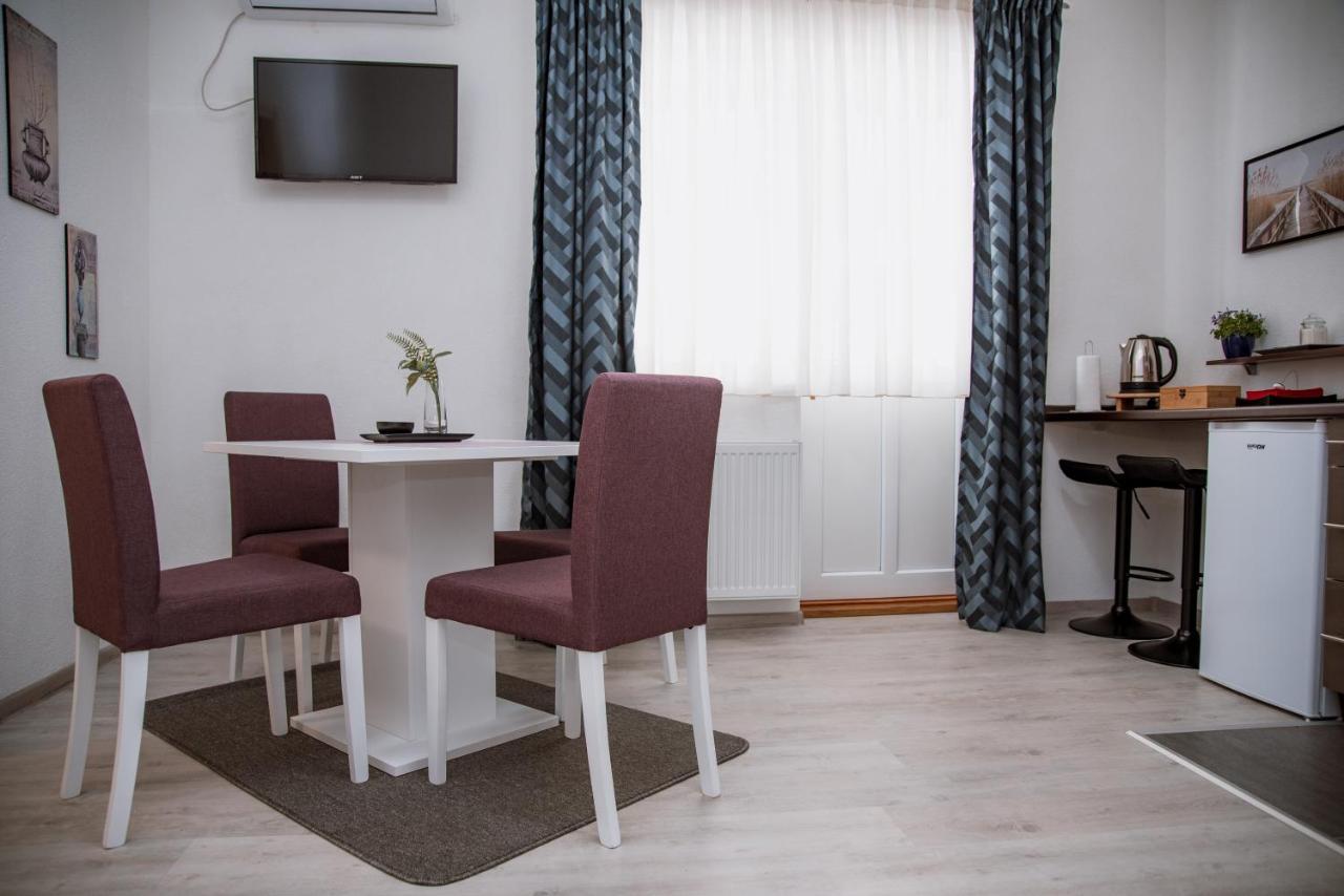 Guest House Mylan Licko Petrovo Selo Exterior foto