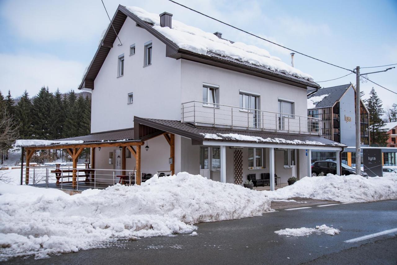 Guest House Mylan Licko Petrovo Selo Exterior foto