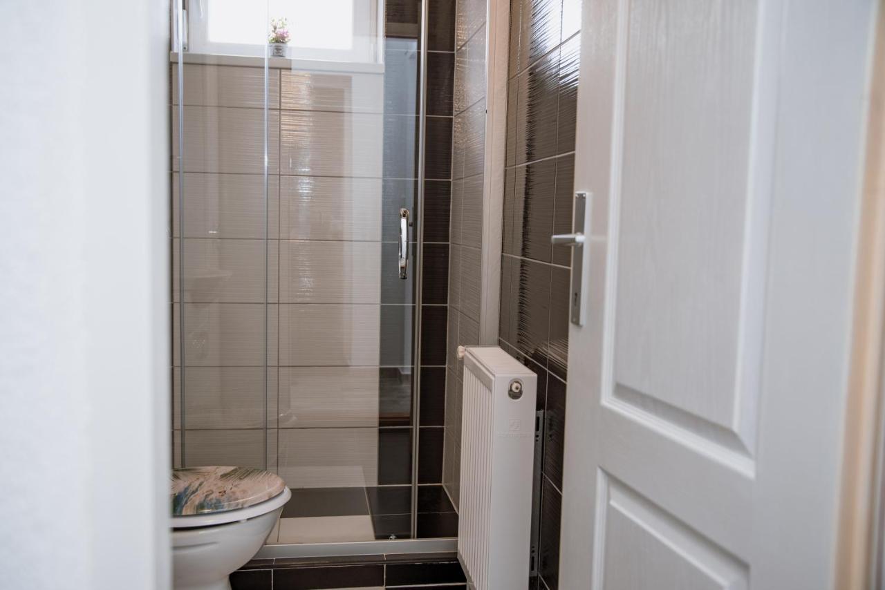 Guest House Mylan Licko Petrovo Selo Exterior foto