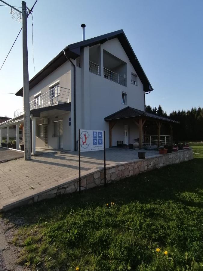 Guest House Mylan Licko Petrovo Selo Exterior foto