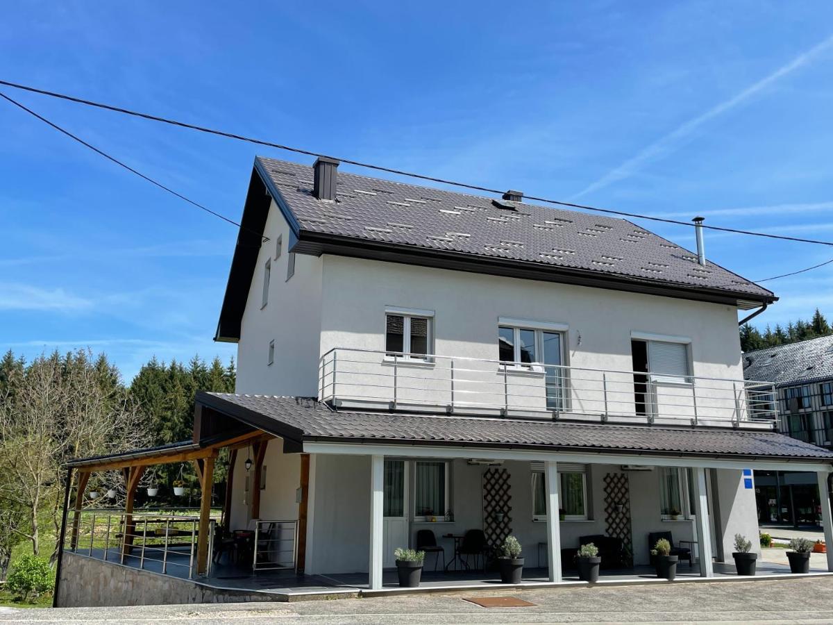 Guest House Mylan Licko Petrovo Selo Exterior foto