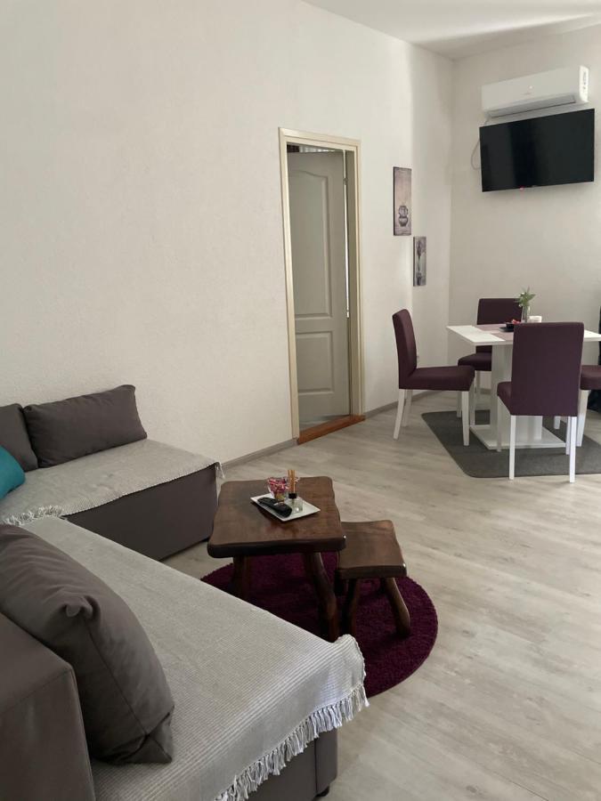 Guest House Mylan Licko Petrovo Selo Exterior foto