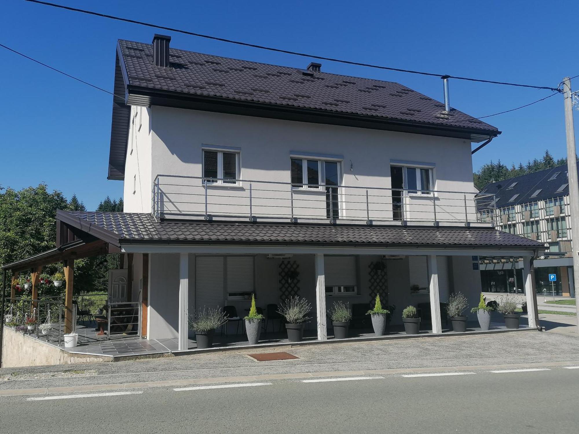Guest House Mylan Licko Petrovo Selo Exterior foto